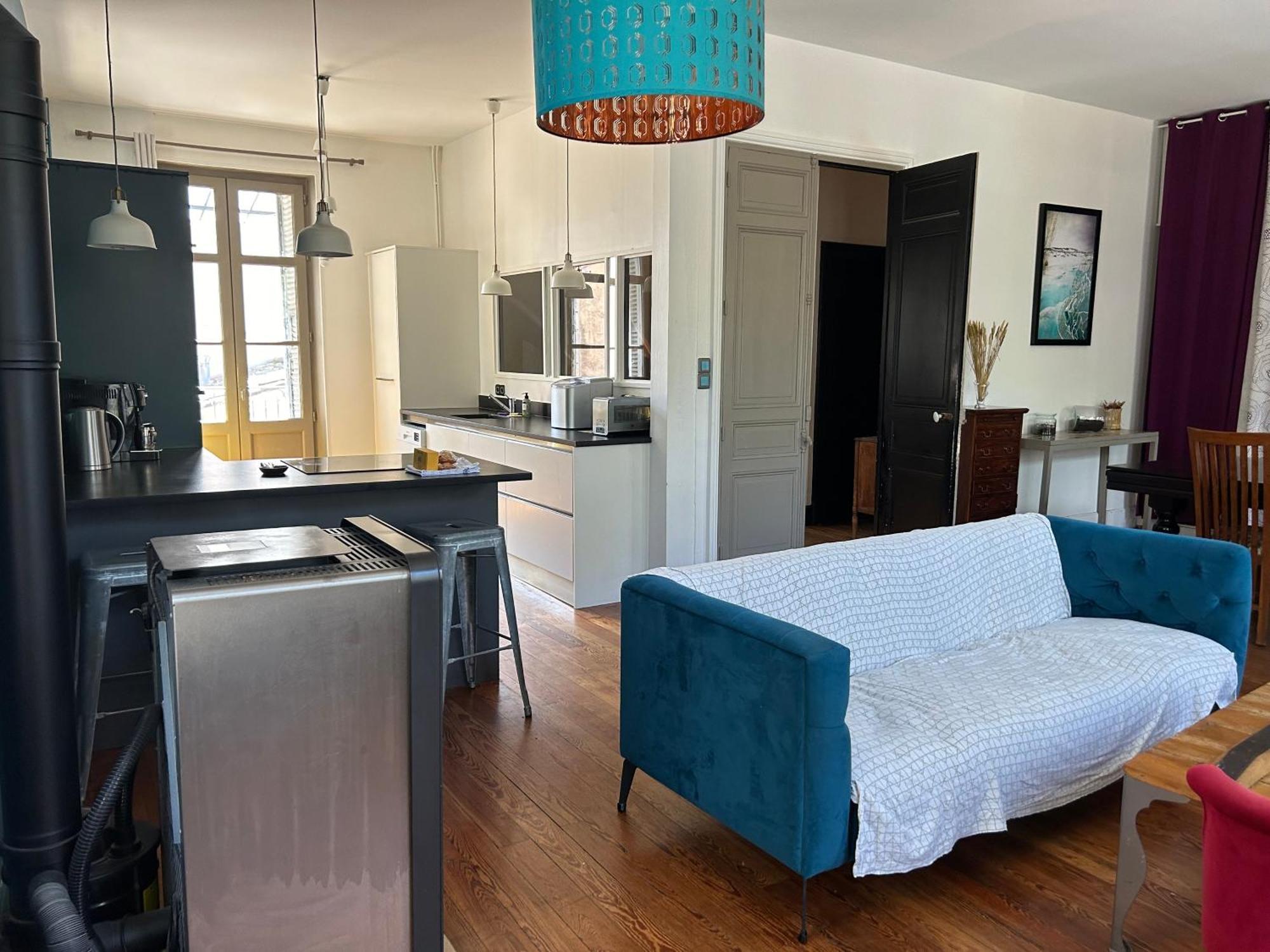 Six-Bedroom House,1677878302:JPEG